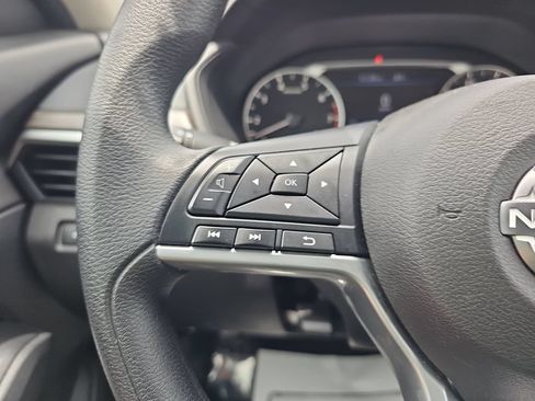 Used 2025 Nissan Altima 2.5 SV FWD image 17
