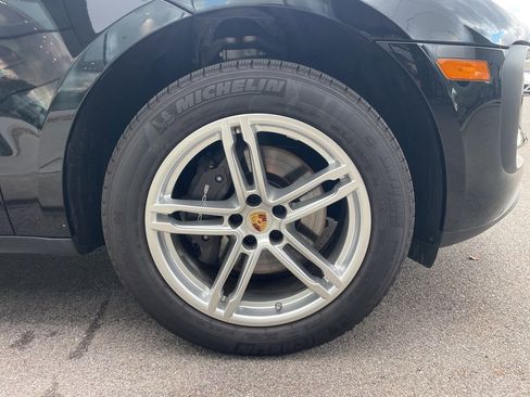 Certified 2025 Porsche Macan image 13