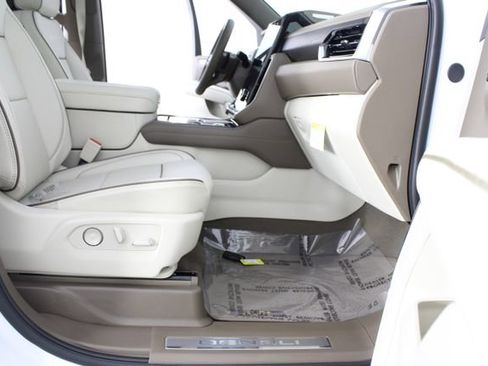 New 2026 GMC Yukon XL Denali w/ Denali Reserve Package image 29