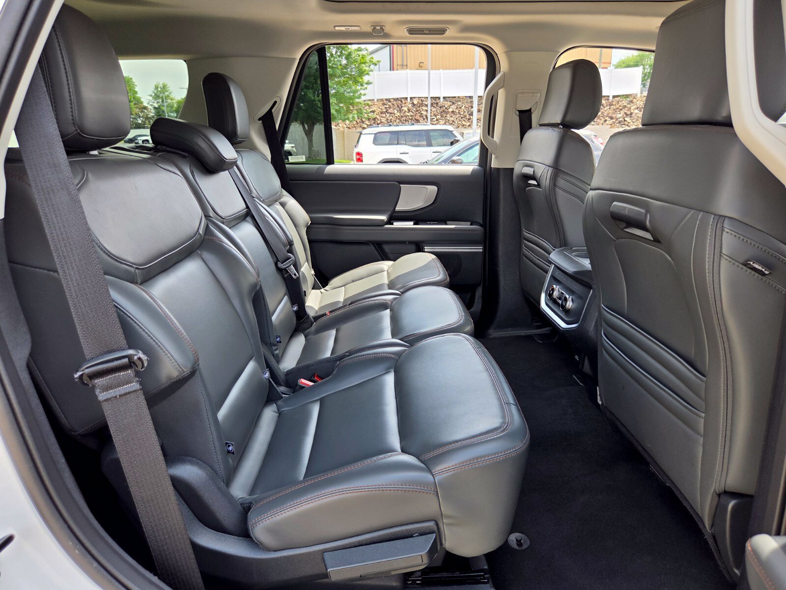 Used 2025 Ford Expedition Active AWD/4WD image 18