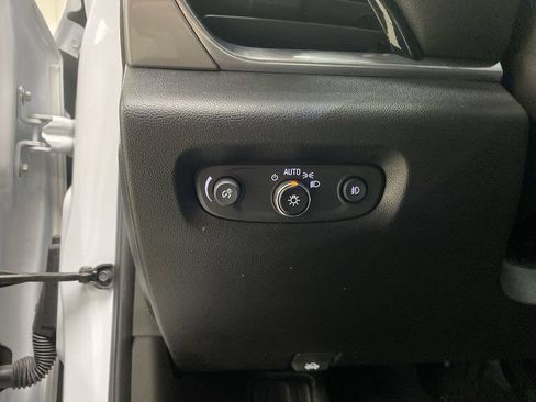 Used 2020 Chevrolet Traverse LT w/ LPO, Floor Liner Package FWD image 17