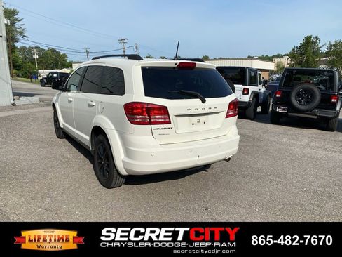 Used 2020 Dodge Journey SE w/ Blacktop Package FWD image 7