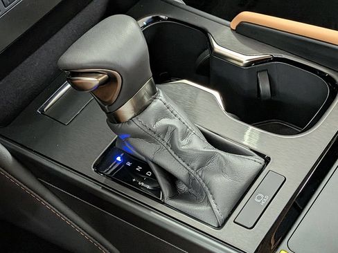 Used 2025 Lexus ES 350 w/ Accessory Package (Z2) FWD image 27