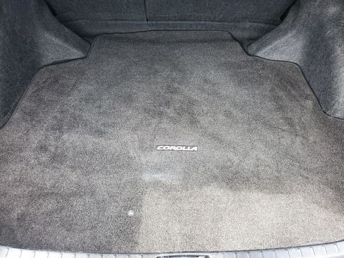 Used 2018 Toyota Corolla LE w/ Carpet Mat Package (TMS) FWD image 60