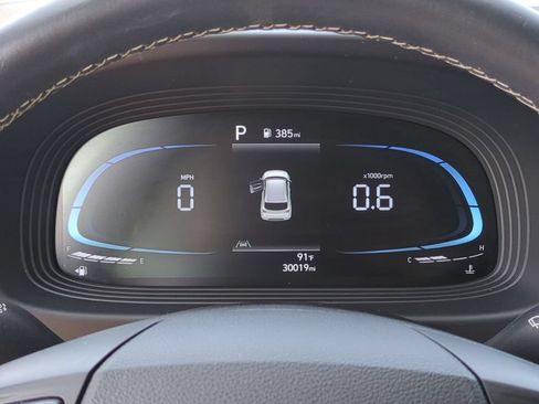 Used 2025 Hyundai Venue SEL FWD image 16