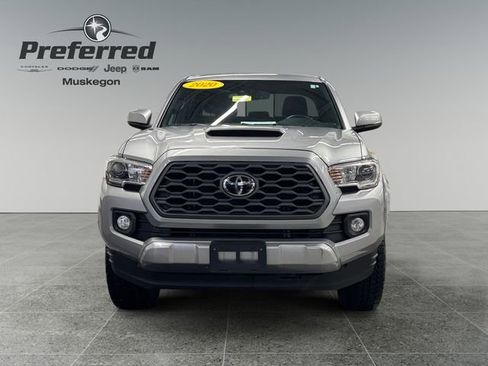Used 2020 Toyota Tacoma TRD Sport w/ Technology Package image 11