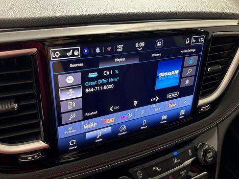 New 2027 Chrysler Pacifica Select FWD image 34