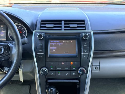 Used 2016 Toyota Camry LE FWD image 18