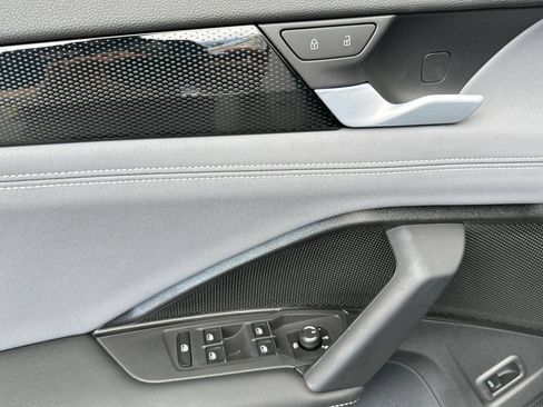 Certified 2026 Volkswagen Tiguan SE w/ Panoramic Sunroof Package FWD image 11