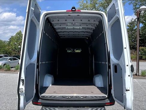Used 2025 Mercedes-Benz Sprinter 2500 image 16
