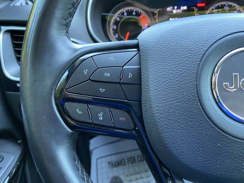 Used 2019 Jeep Cherokee Latitude Plus FWD image 20