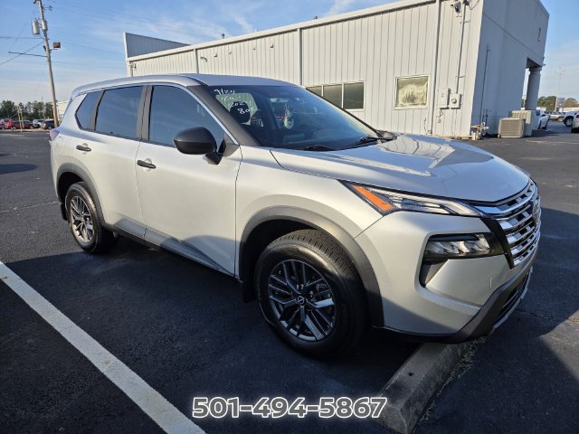 Used 2024 Nissan Rogue S FWD image 3
