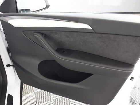 Used 2023 Tesla Model Y Long Range image 18