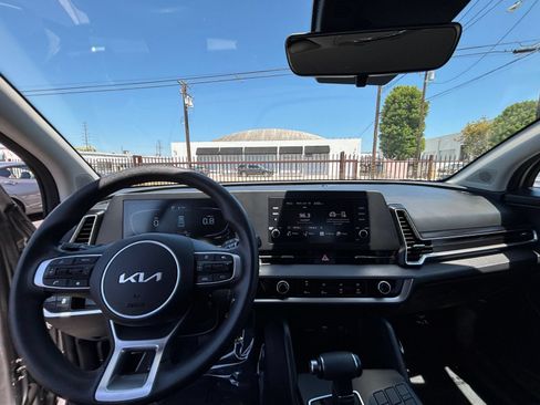 Used 2025 Kia Sportage LX FWD image 33