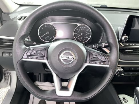 Used 2022 Nissan Altima 2.5 SV FWD image 16