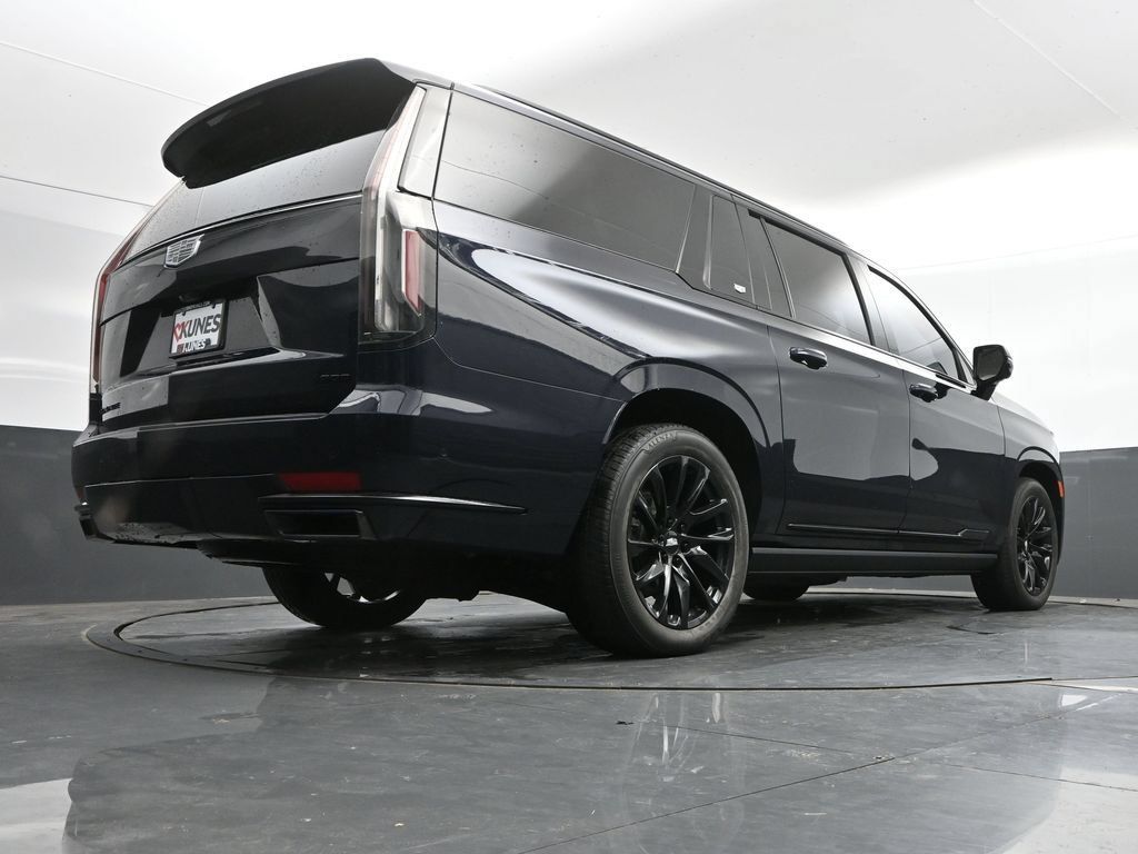 Used 2023 Cadillac Escalade ESV Sport Platinum w/ LPO, ONYX Package AWD/4WD image 42