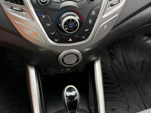 Used 2013 Hyundai Veloster FWD image 15