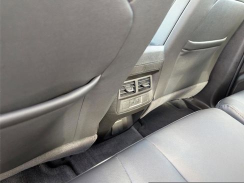 Used 2024 Chevrolet Colorado LT w/ LT Convenience Package III RWD image 26