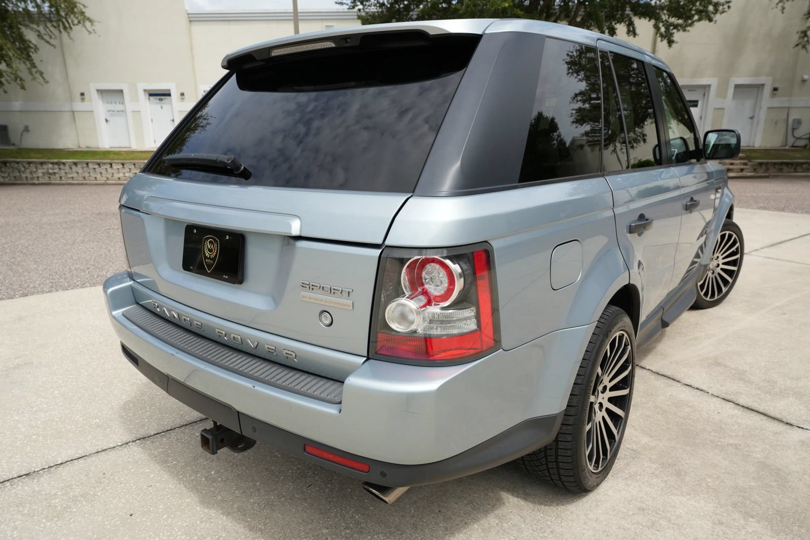 Used 2011 Land Rover Range Rover Sport Supercharged AWD/4WD image 9