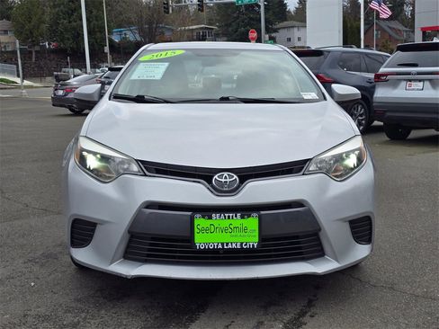 Used 2015 Toyota Corolla LE image 2
