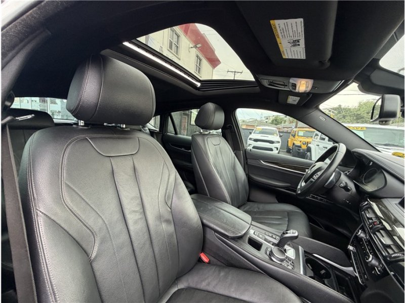 Used 2019 BMW X6 sDrive35i w/ Convenience Package RWD image 30