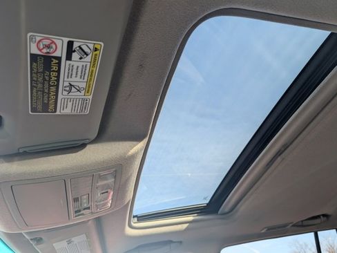 Used 2010 Toyota Highlander SE image 32