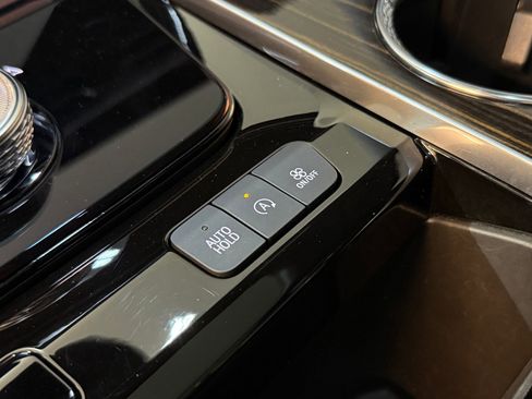 Certified 2025 Cadillac Escalade ESV Premium Luxury image 39