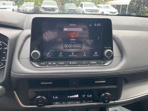 Used 2025 Nissan Rogue SV FWD image 14