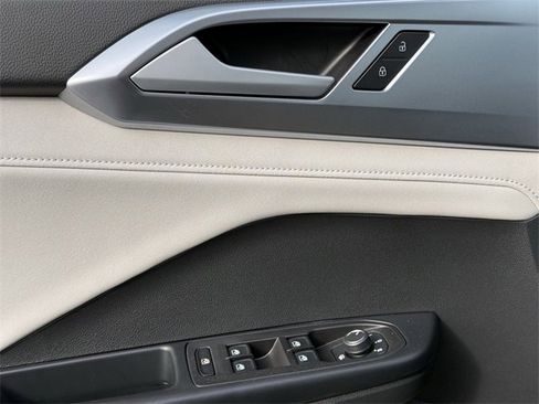 Used 2025 Volkswagen Taos SE image 22