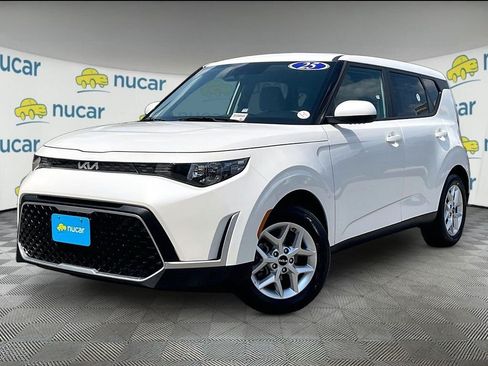 Used 2025 Kia Soul LX FWD image 3