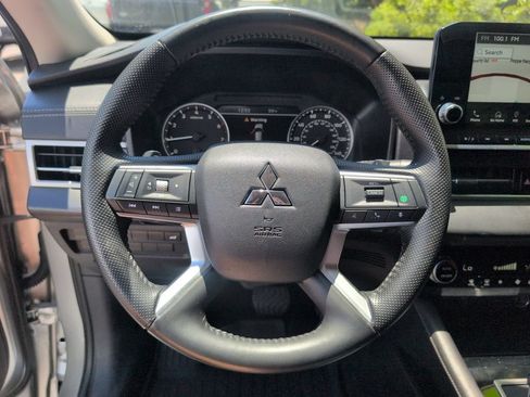 Used 2024 Mitsubishi Outlander SE FWD image 27