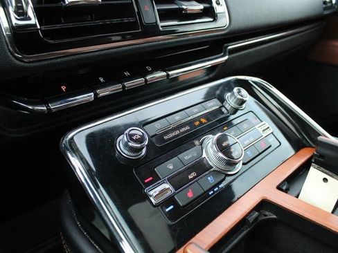 Used 2019 Lincoln Navigator L Reserve AWD/4WD image 16