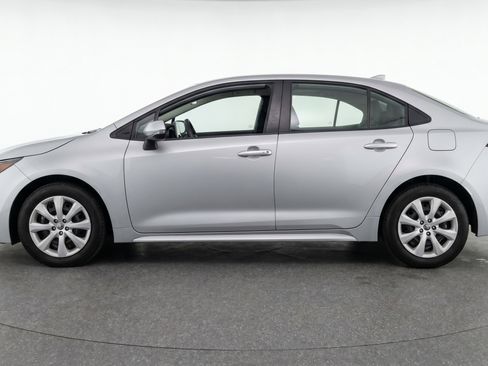 Used 2025 Toyota Corolla LE FWD image 5