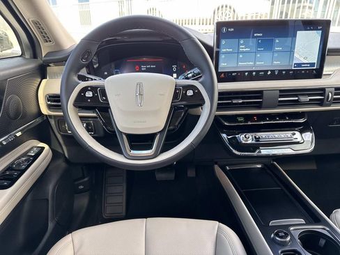 New 2026 Lincoln Corsair Premiere image 17