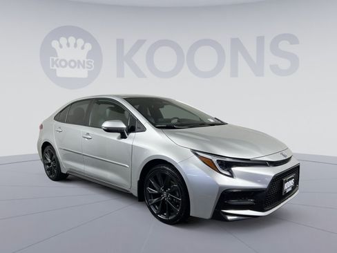 Used 2024 Toyota Corolla SE FWD image 2