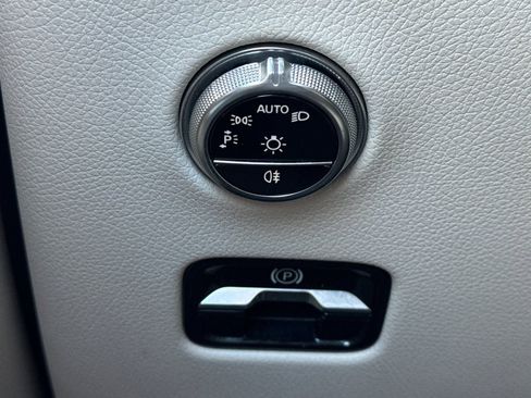 Certified 2024 Mercedes-Benz GLC 300 image 33