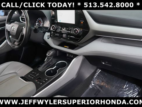 Used 2023 Toyota Highlander XLE image 36