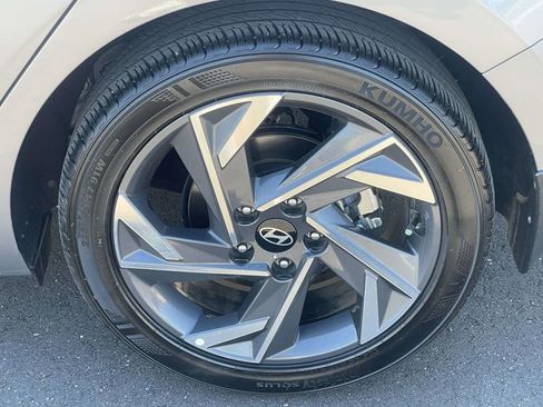 Certified 2025 Hyundai Elantra SEL FWD image 9