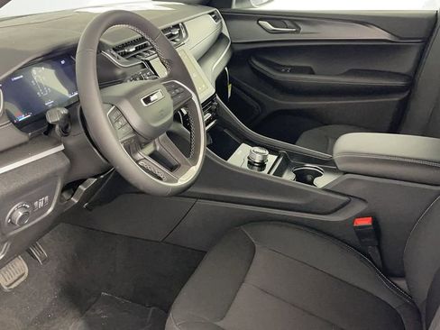 New 2025 Jeep Grand Cherokee L Laredo image 11