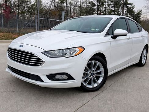 Used 2020 Ford Fusion SE FWD image 1