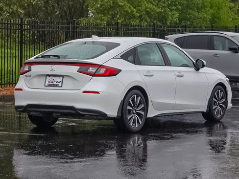 Used 2024 Honda Civic EX-L image 4
