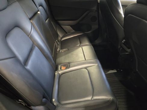 Used 2022 Tesla Model Y Long Range image 9