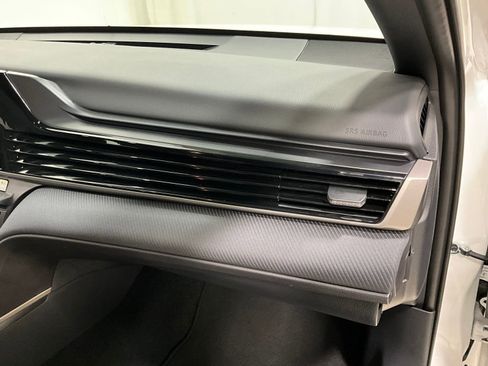 Used 2025 Toyota Camry SE FWD image 15