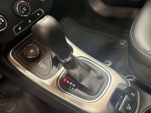 Used 2018 Jeep Compass Latitude w/ Cold Weather Group image 16