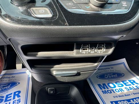 Used 2025 Chrysler Pacifica Select FWD image 29