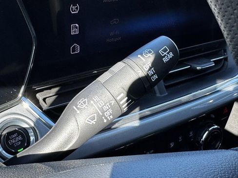 Certified 2025 Chevrolet Trax LT image 26