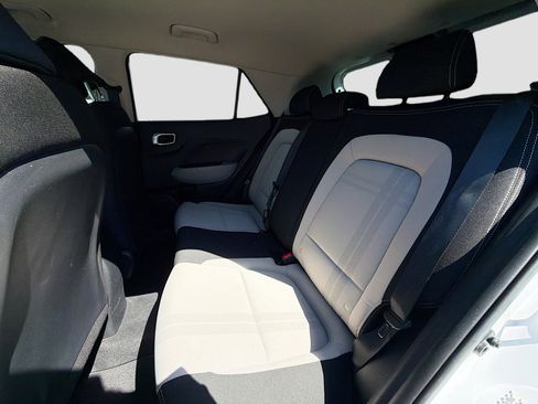 Used 2021 Hyundai Venue SEL image 18