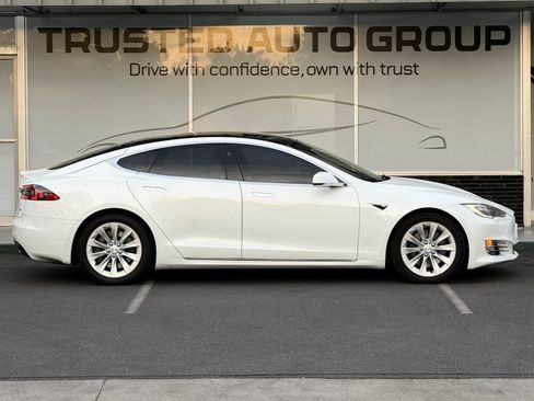 Used 2017 Tesla Model S 75D AWD/4WD image 4