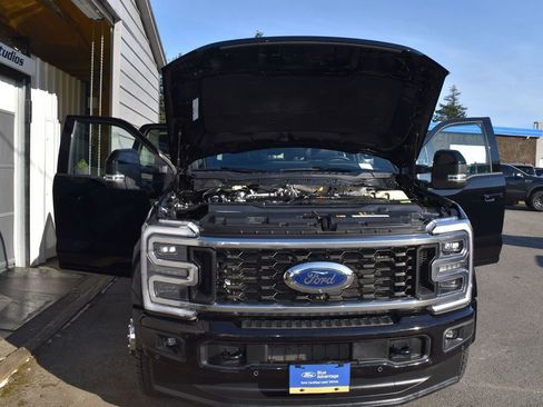 Certified 2025 Ford F450 Platinum w/ FX4 Off-Road Package image 21