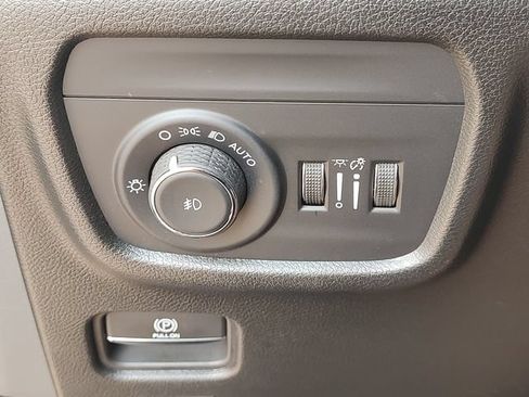 Used 2025 Jeep Grand Cherokee L Limited AWD/4WD image 24